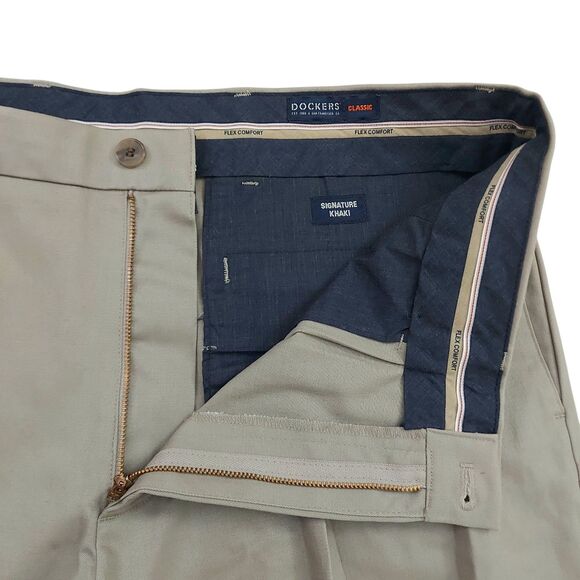 Dockers Pants Mens 36x32 Beige Pleated Front Stretch Flex Comfort Chino Office - Picture 4 of 11